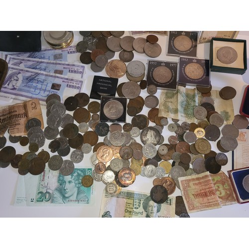 10 - Tray containing a good collection of coins, banknotes, medals etc.