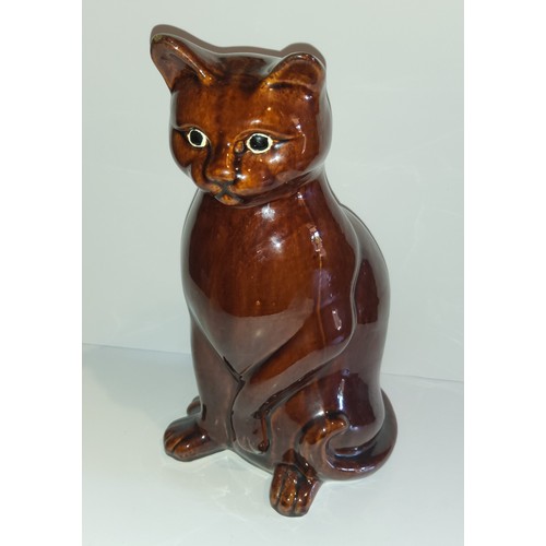 32 - Large cat figurine ornament