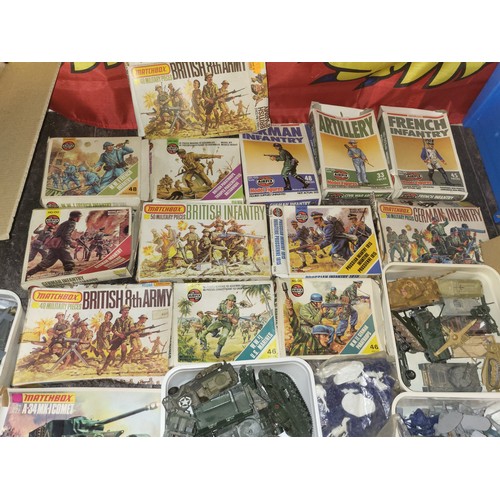 16 - A good large collection of vintage toy soldiers including Britain's plus airfix & matchbox boxes wit... 