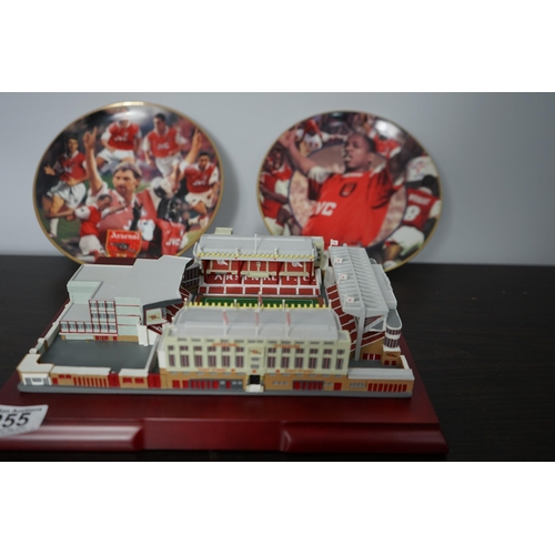 255 - Arsenal FC Official Replica Model of Highbury (Boxed) with 2 Collectors Plates