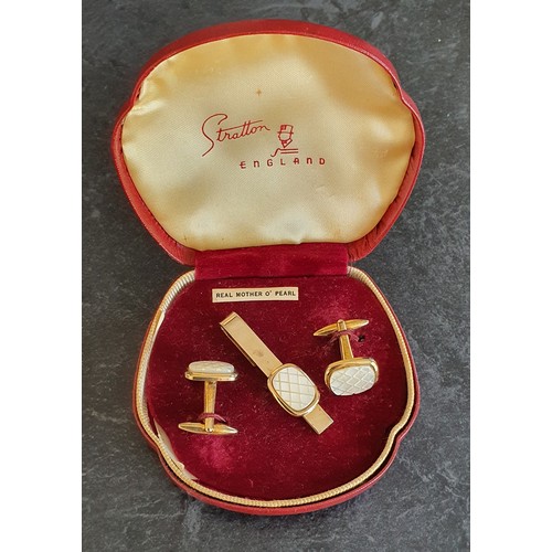 33 - Vintage Mother of Pearl tie bar and cufflinks set