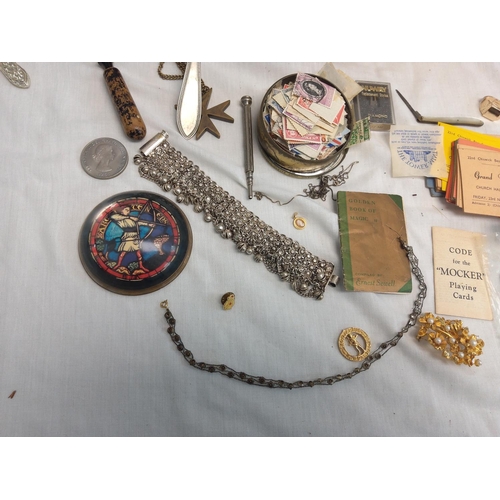 100 - Good Lot of Interesting Curios incl. Jewellery etc