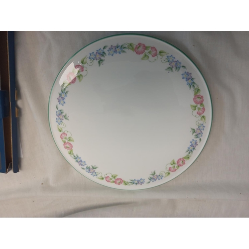 90 - Boxed Royal Worcester English Garden Cake Plate