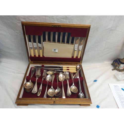 91 - Vintage Oak Cased Ryals Silver Plate Cutlery Set