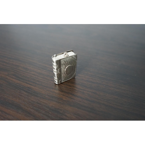 464 - White Metal Vesta Case