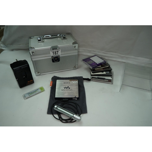 187 - Sony MZ-E900 Mini Disc Player in Case with discs