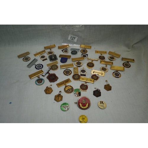 127 - Good Lot of Vintage Magicians Badges