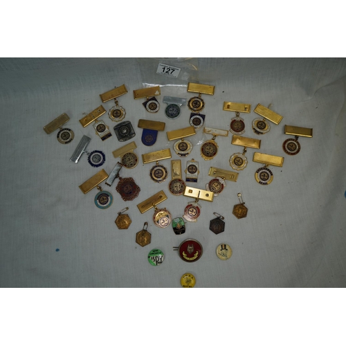 127 - Good Lot of Vintage Magicians Badges