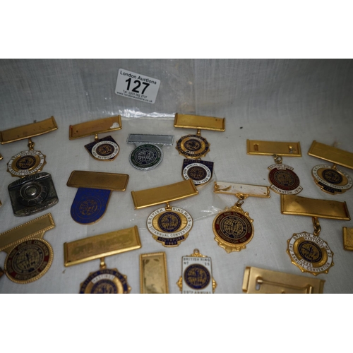 127 - Good Lot of Vintage Magicians Badges