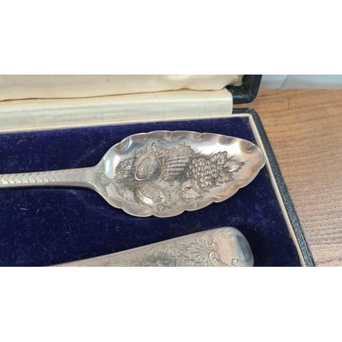141 - Pair of Georgian Berry Spoons in Original Case (110g)