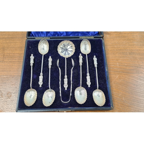 157 - Cased Set of Hallmarked Silver Apostle Spoons with Sugar Nips and Sifter. Birmingham 1900. (63g)