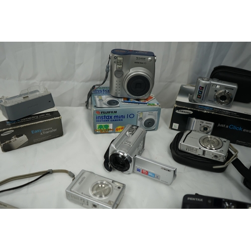 668 - Lot of Various Digital Cameras etc