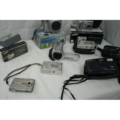 668 - Lot of Various Digital Cameras etc