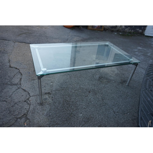 842 - Large Glass Coffee Table (130cmx 75cm x 41cm)