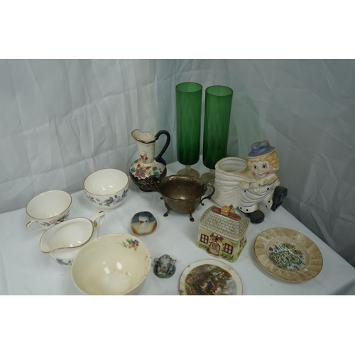 711 - Good Lot of Bric a Brac and Collectables