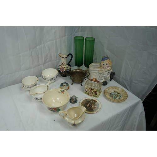 711 - Good Lot of Bric a Brac and Collectables