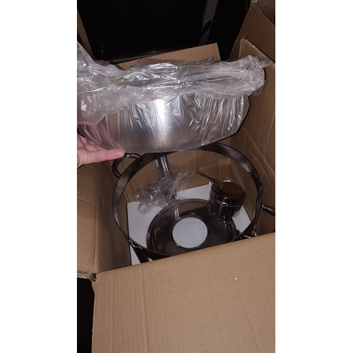 29 - New and Boxed Food Warmer