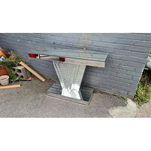 78 - Contemporary Mirrored Glass Console Table in a V Shape 120cm x 35cm x 80cm