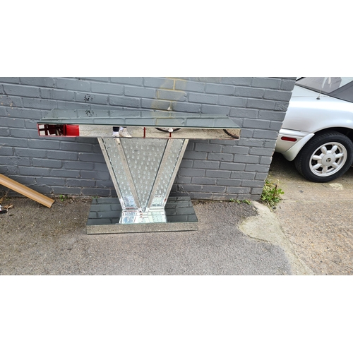 78 - Contemporary Mirrored Glass Console Table in a V Shape 120cm x 35cm x 80cm