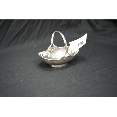 10g - Hallmarked Silver Basket (121.5g) 13cm Birmingham 1966