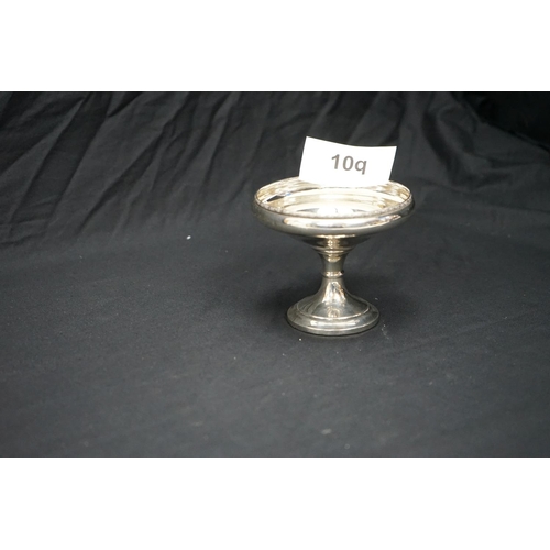 10q - Hallmarked Silver Pedestal Bowl (135.5g) 11.5cm Diameter 10cm Tall