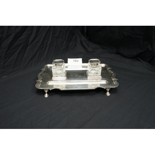 10v - Elkington and Co Hallmarked Silver Ink Stand with 2 Silver Lidded Ink Wells (Weight excl. Ink Wells ... 