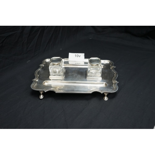 10v - Elkington and Co Hallmarked Silver Ink Stand with 2 Silver Lidded Ink Wells (Weight excl. Ink Wells ... 