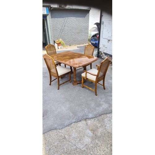 67 - A Good Quality Vintage French Style Dining Table with 8 Bergere Chairs