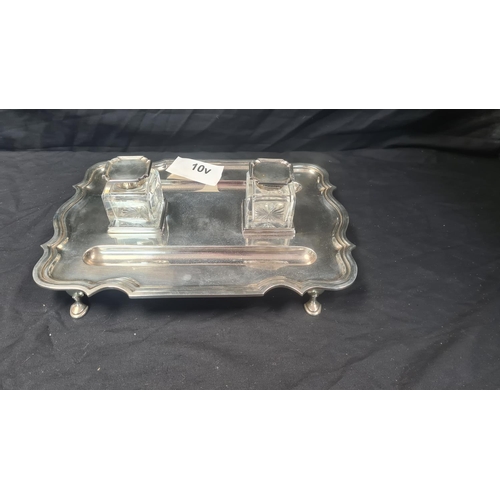 10v - Elkington and Co Hallmarked Silver Ink Stand with 2 Silver Lidded Ink Wells (Weight excl. Ink Wells ... 