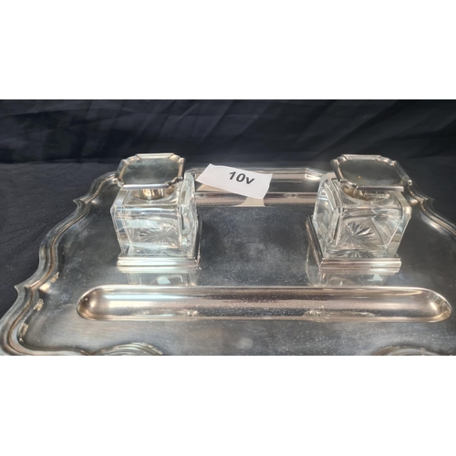 10v - Elkington and Co Hallmarked Silver Ink Stand with 2 Silver Lidded Ink Wells (Weight excl. Ink Wells ... 