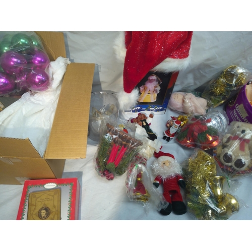 258 - Good Lot of Vintage Christmas Decorations