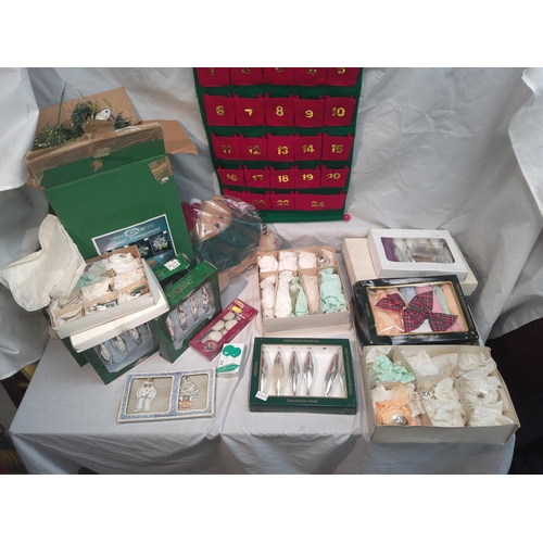 256 - Good Lot of Vintage Christmas Decorations