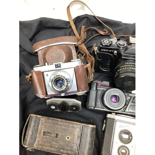 655 - Lot of Various Vintage Cameras incl. Zenith