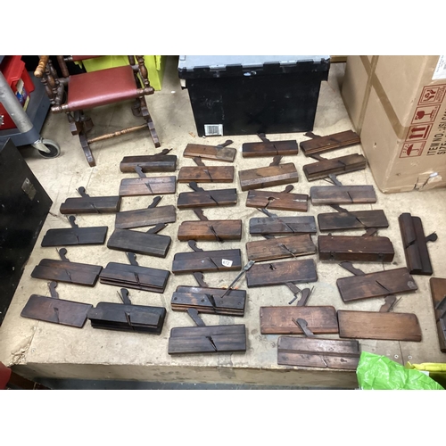 672 - Very Large Quantity of Vintage Wooden Planes