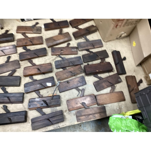 672 - Very Large Quantity of Vintage Wooden Planes