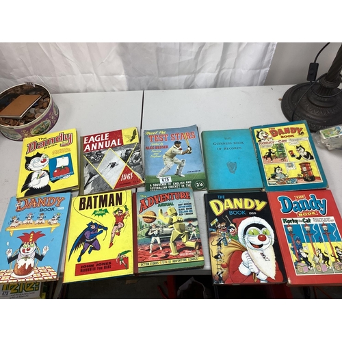 675 - Good Lot of Vintage Annuals etc