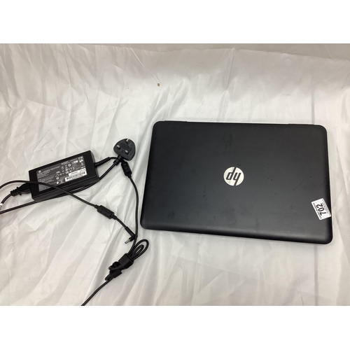 702 - HP RTL8822BE I7 Laptop with Charger