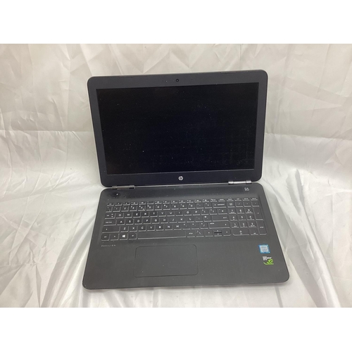 702 - HP RTL8822BE I7 Laptop with Charger