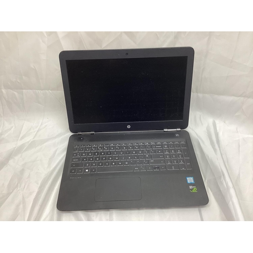 702 - HP RTL8822BE I7 Laptop with Charger