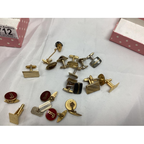 712 - Lot of Various Cufflinks