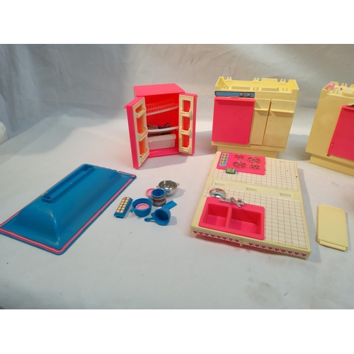 470 - Vintage Barbie Kitchen-1984