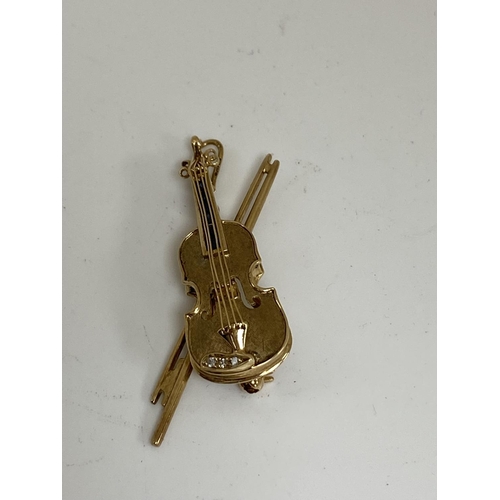 10 - A Fine 14k Gold Violin Brooch with Diamonds 5.2g