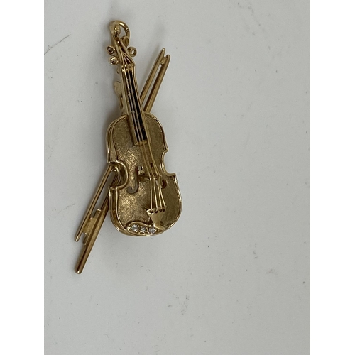 10 - A Fine 14k Gold Violin Brooch with Diamonds 5.2g