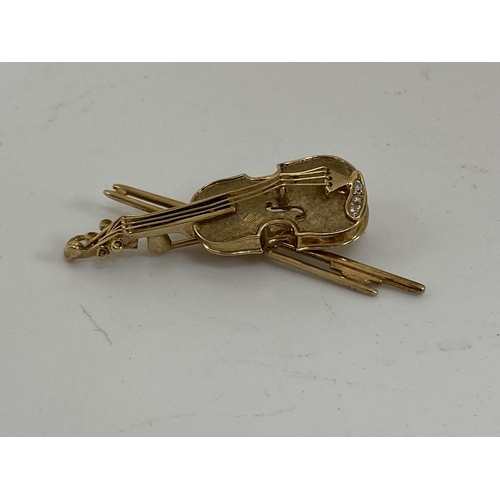 10 - A Fine 14k Gold Violin Brooch with Diamonds 5.2g