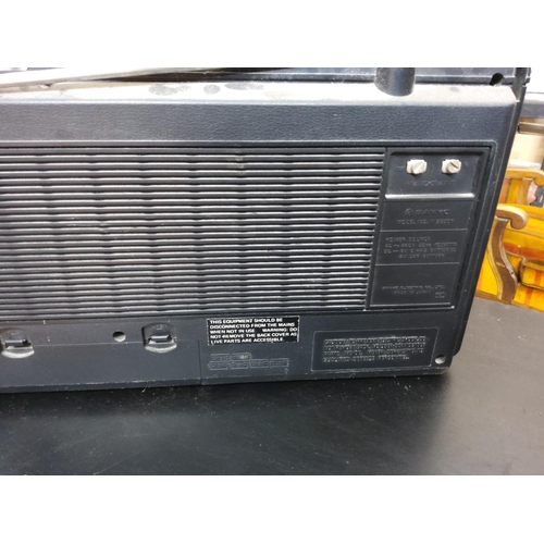 526 - VINTAGE Sanyo Stereo