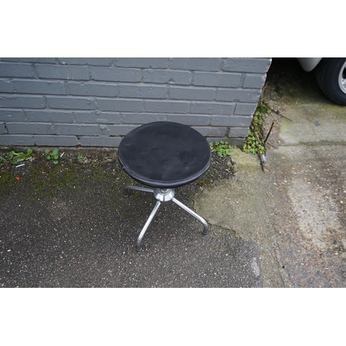 750 - Mid Century Italian Stool