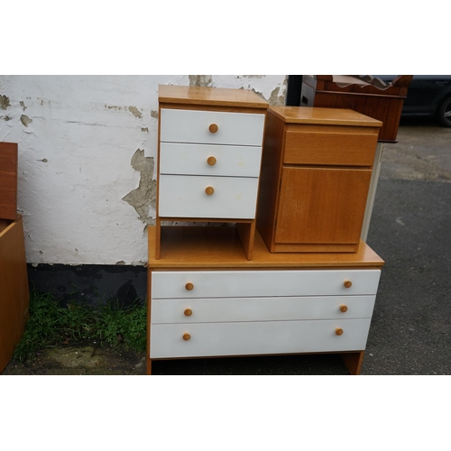 795 - Good Lot of Meredew Mid Century Light Oak Bedroom Furniture