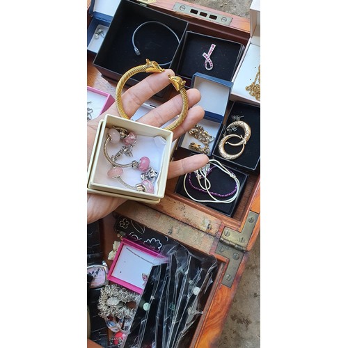 28 - Old wooden box containing a good selection of mixed Jewellery - Unsorted house clearance lot