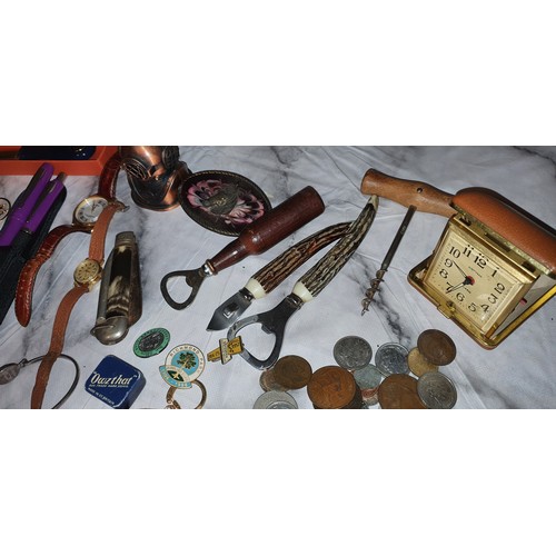 124 - Good selection of interesting small items / Curios - House clearance finds - Watches, Pin Badges, Po... 