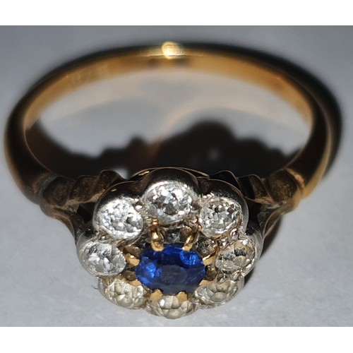 131 - Vintage 18ct gold Sapphire cluster ring